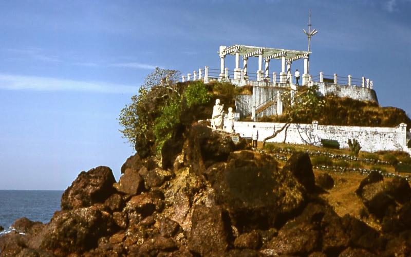 Dona Paula Beach ( Panaji - Goa )