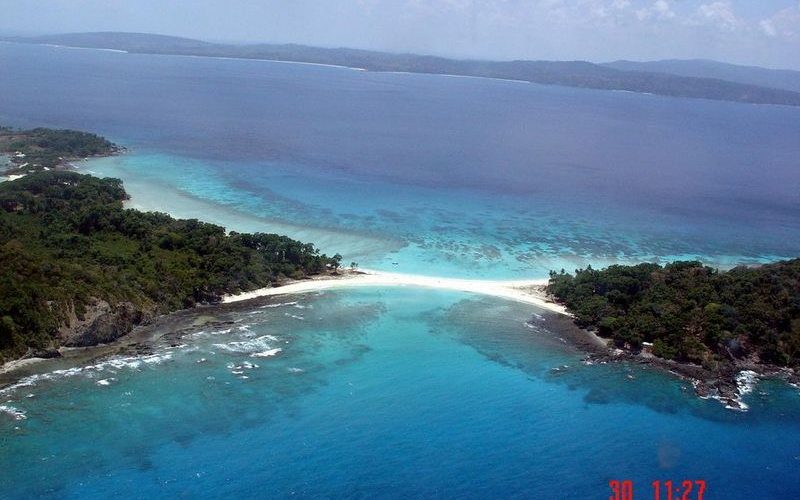 Natural Sand bar between North and South Cinque Islands